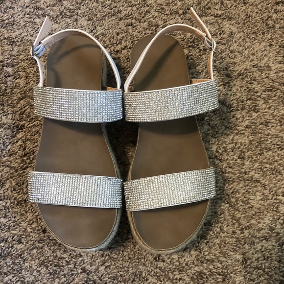 Platform Sandals - Picture 2 of 4